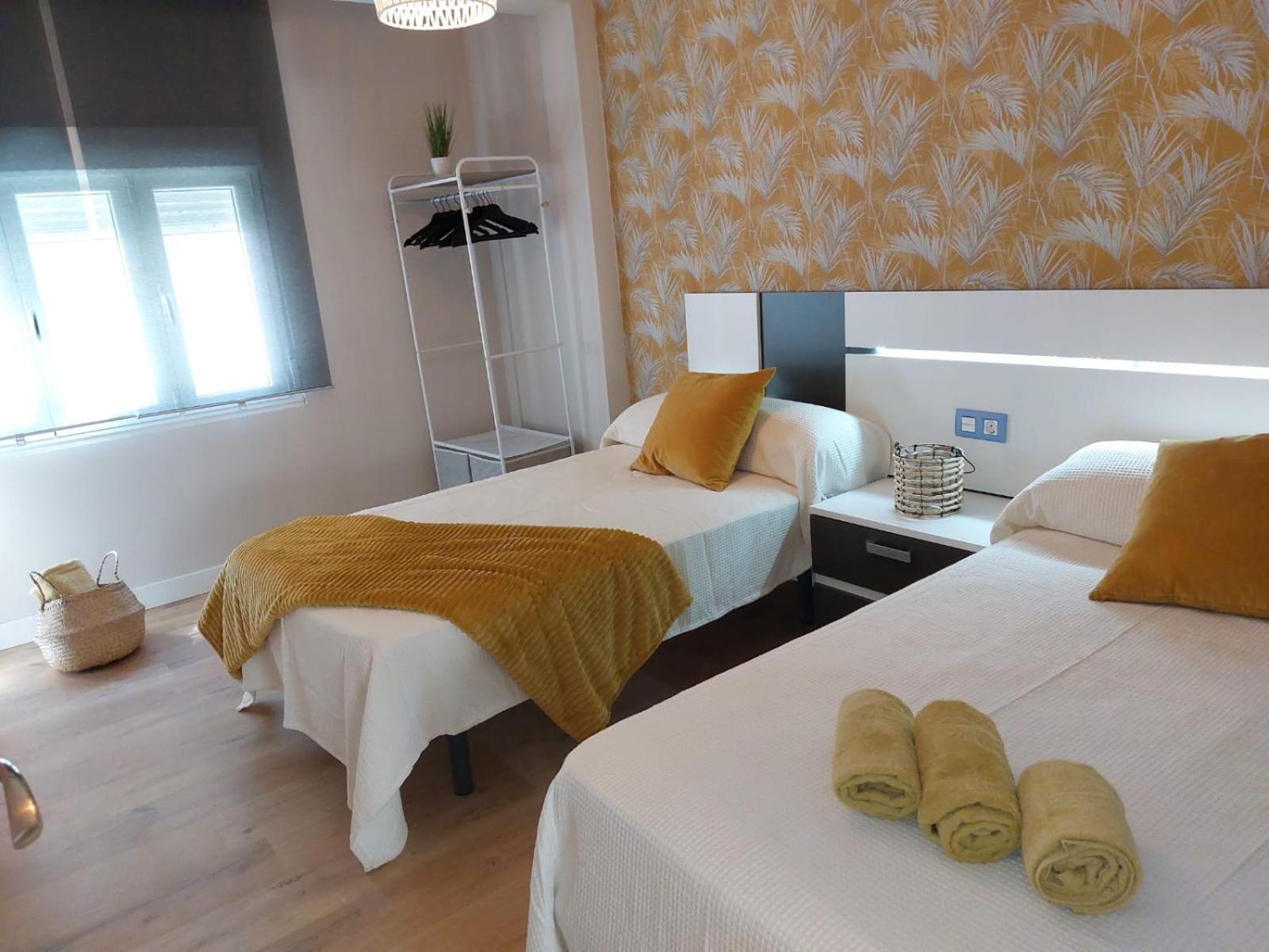 Piso En El Centro Apto 5 Personas Con Garaje Privado * Aviles